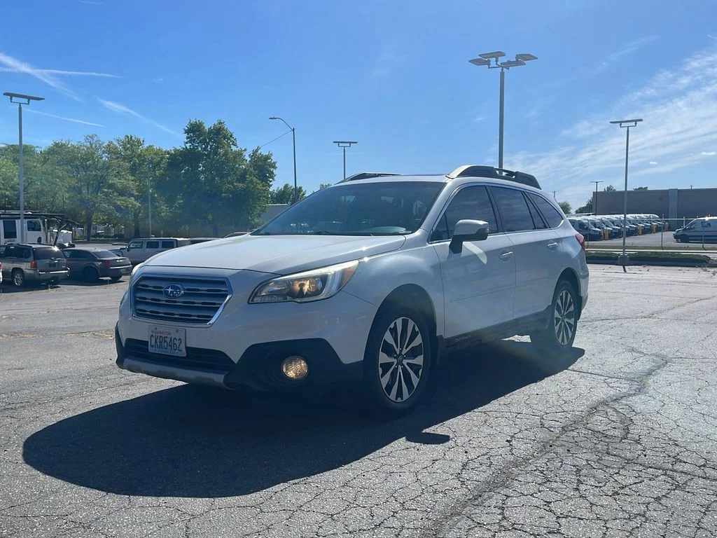 Used 2015 Crystal White Pearl Subaru 2.5i Limited image 3