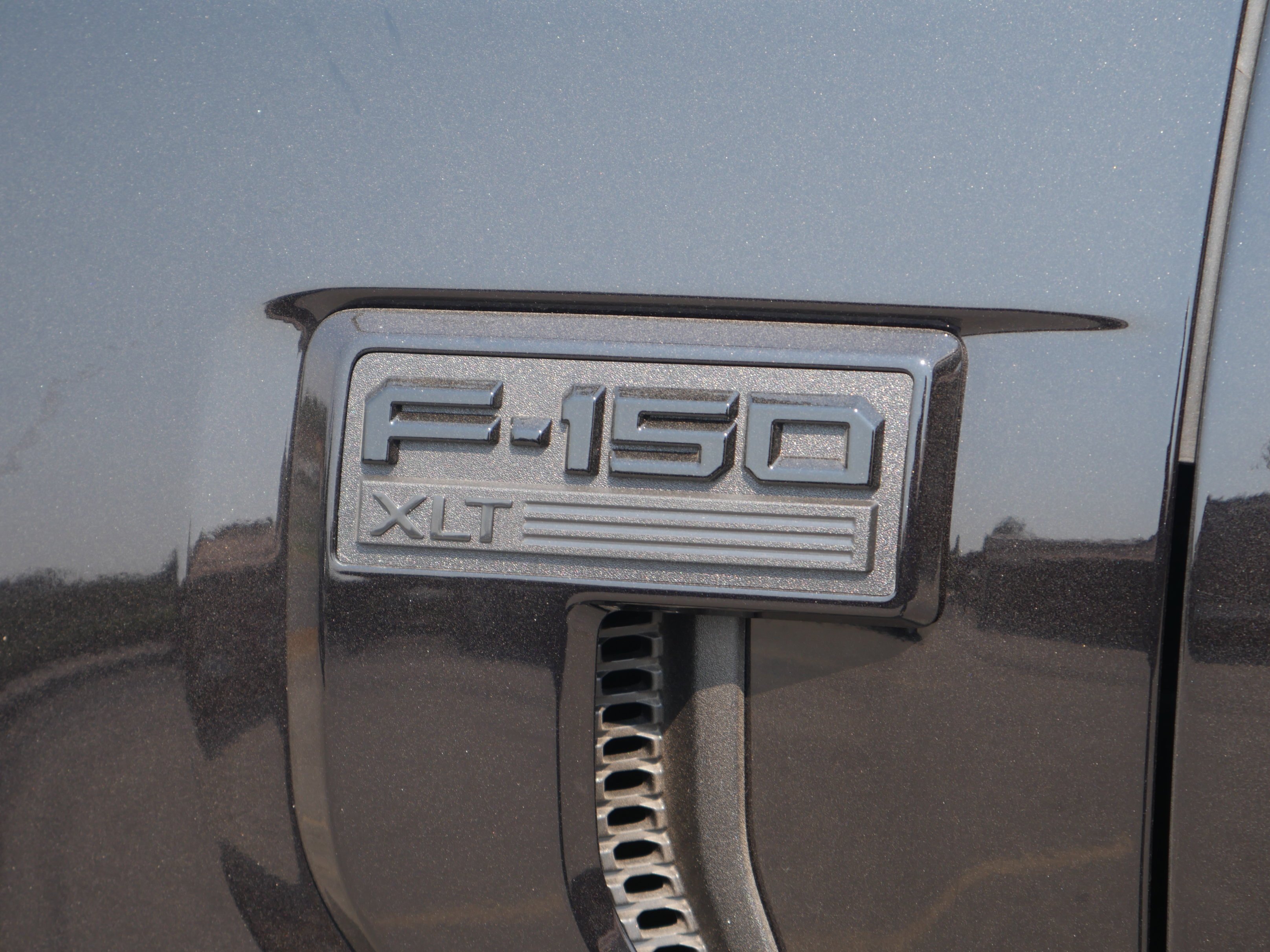New 2026 Agate Black Metallic Ford XLT image 18