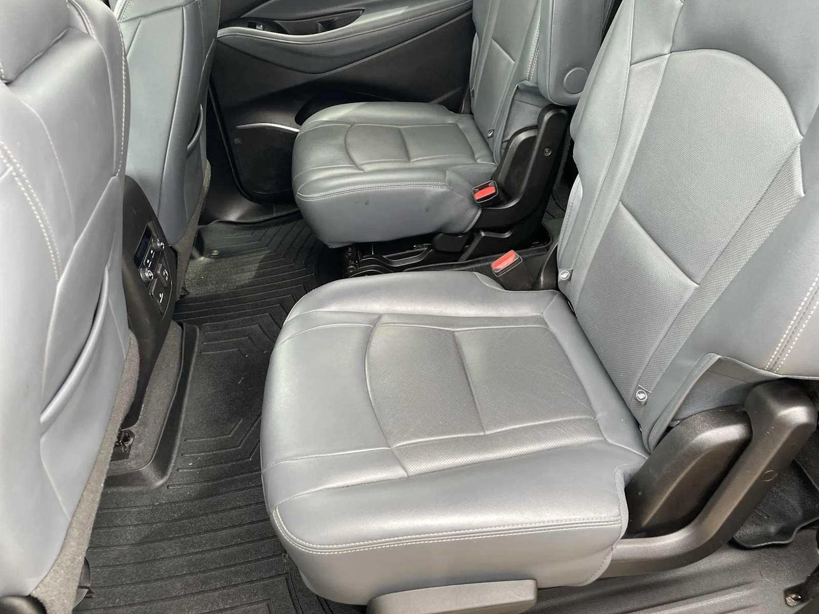 Used 2020 Includes Satin Nickel lower exterior accent color.) Buick Essence image 26