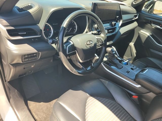 Used 2023 Beige Toyota Limited image 12
