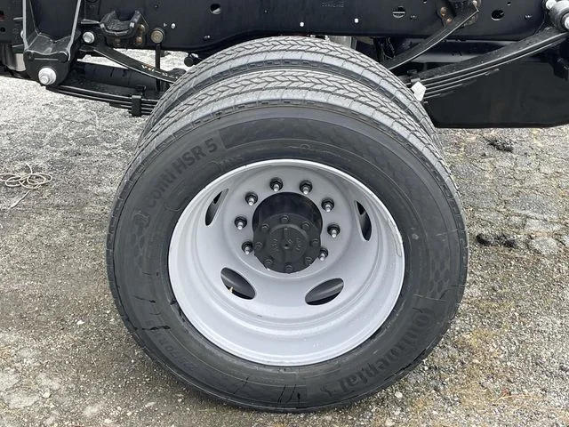 New 2026 Oxford White Ford F-450® XL image 21