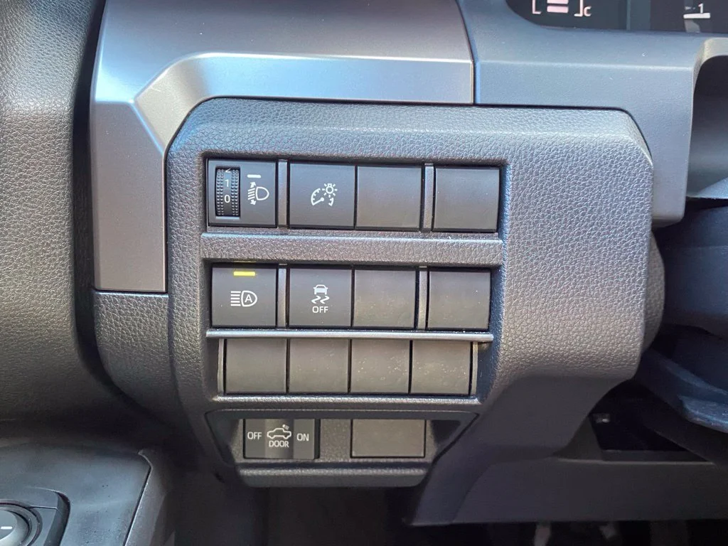 Used 2025  Toyota SR5 image 25