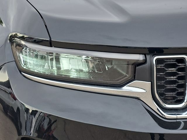 New 2026 Diamond Black Crystal Pearlcoat Jeep Laredo image 8