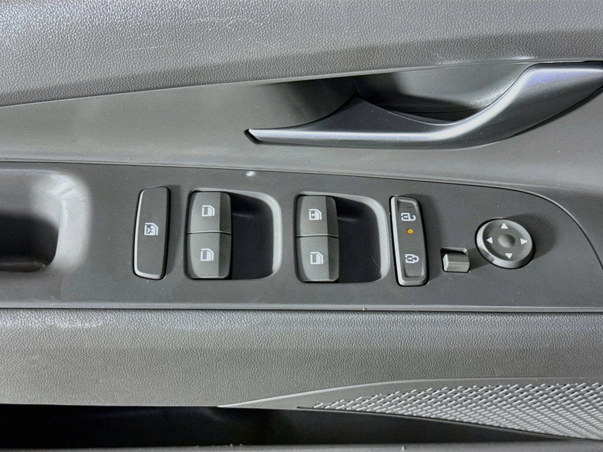 Used 2024 Fluid Metal Hyundai SE image 19