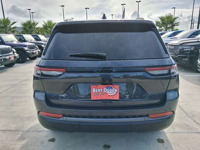 New 2026 Baltic Gray Metallic Clear-Coat Exterior Paint Jeep Limited image 6