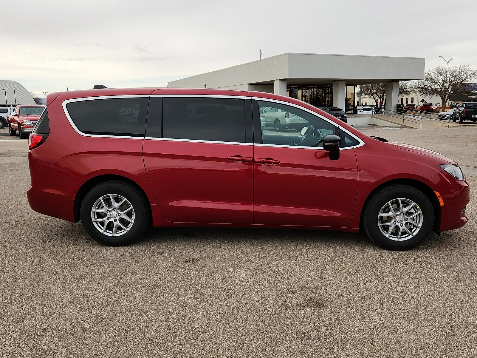 New 2026 Red Hot Pearl-Coat  Paint Chrysler LX image 5