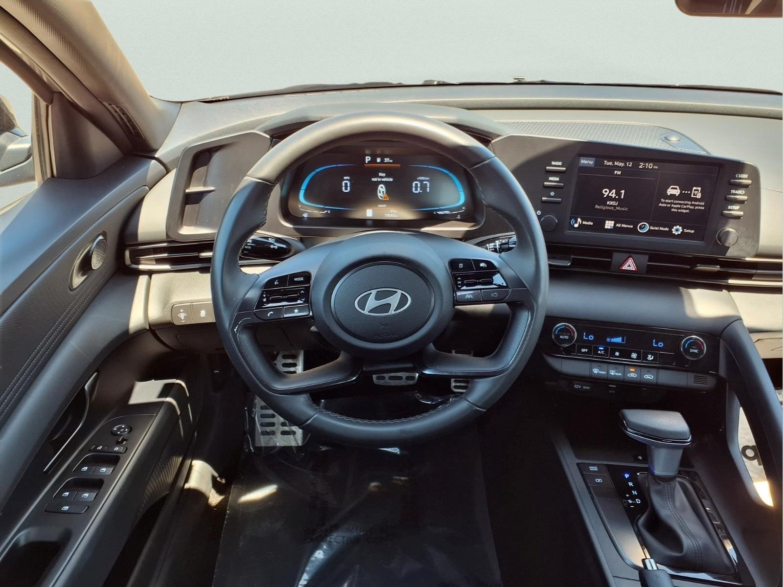 Used 2025 Gray Hyundai SEL Sport image 9