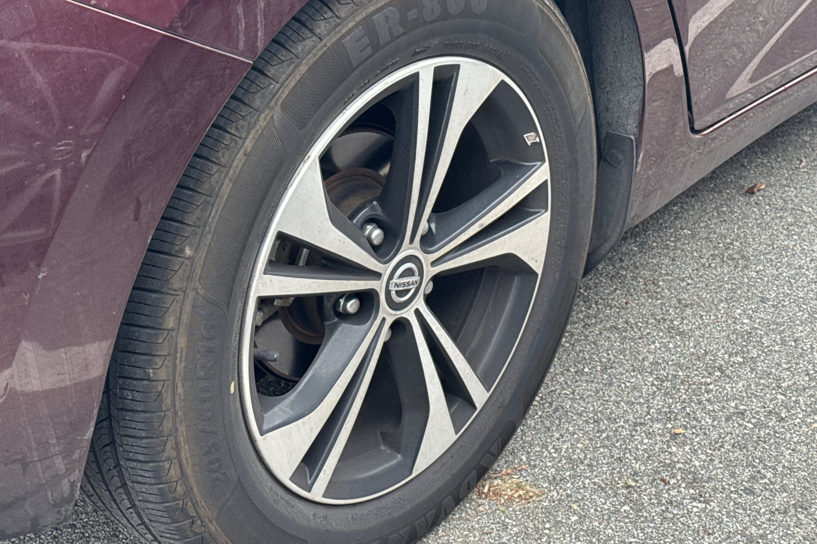 Used 2022 Rosewood Metallic Nissan SV image 4