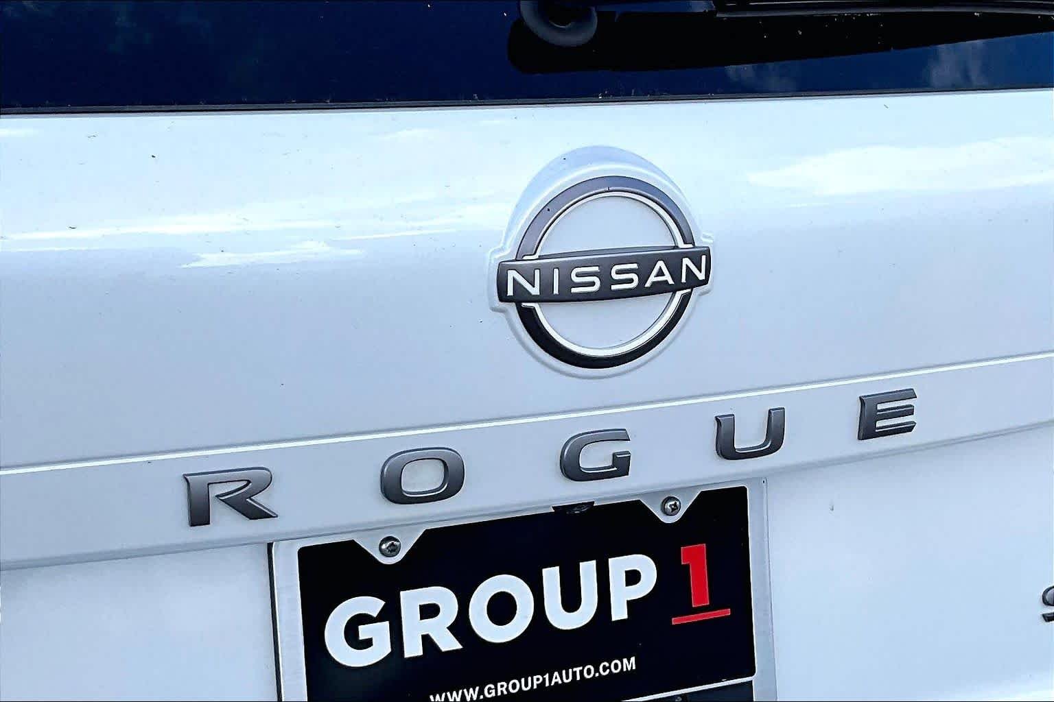 Used 2024 Everest White Pearl Nissan SV image 29