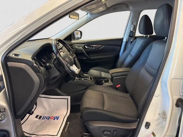 Used 2017 Glacier White Nissan SV image 9