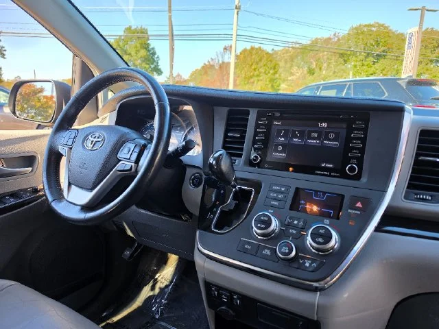 Used 2018 Beige Toyota XLE image 13
