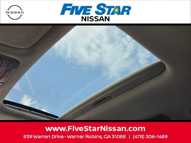 Used 2023 Red Kia S image 19