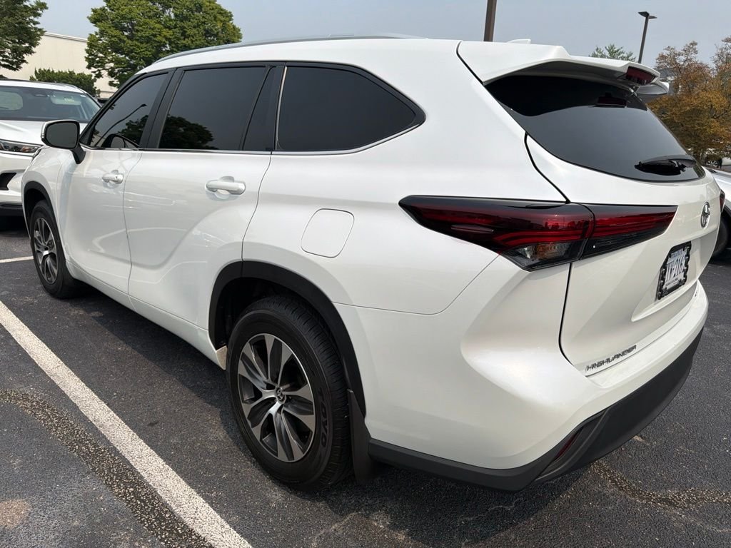 Used 2024 Beige Toyota XLE image 4