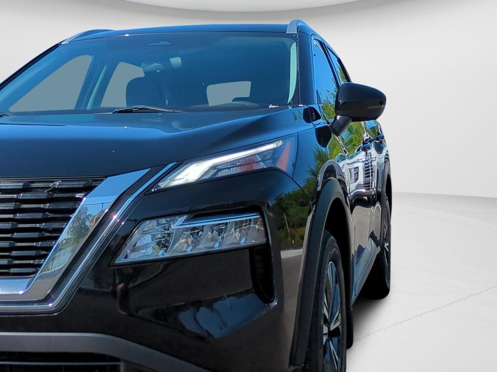 Used 2021 Black Nissan SV image 25