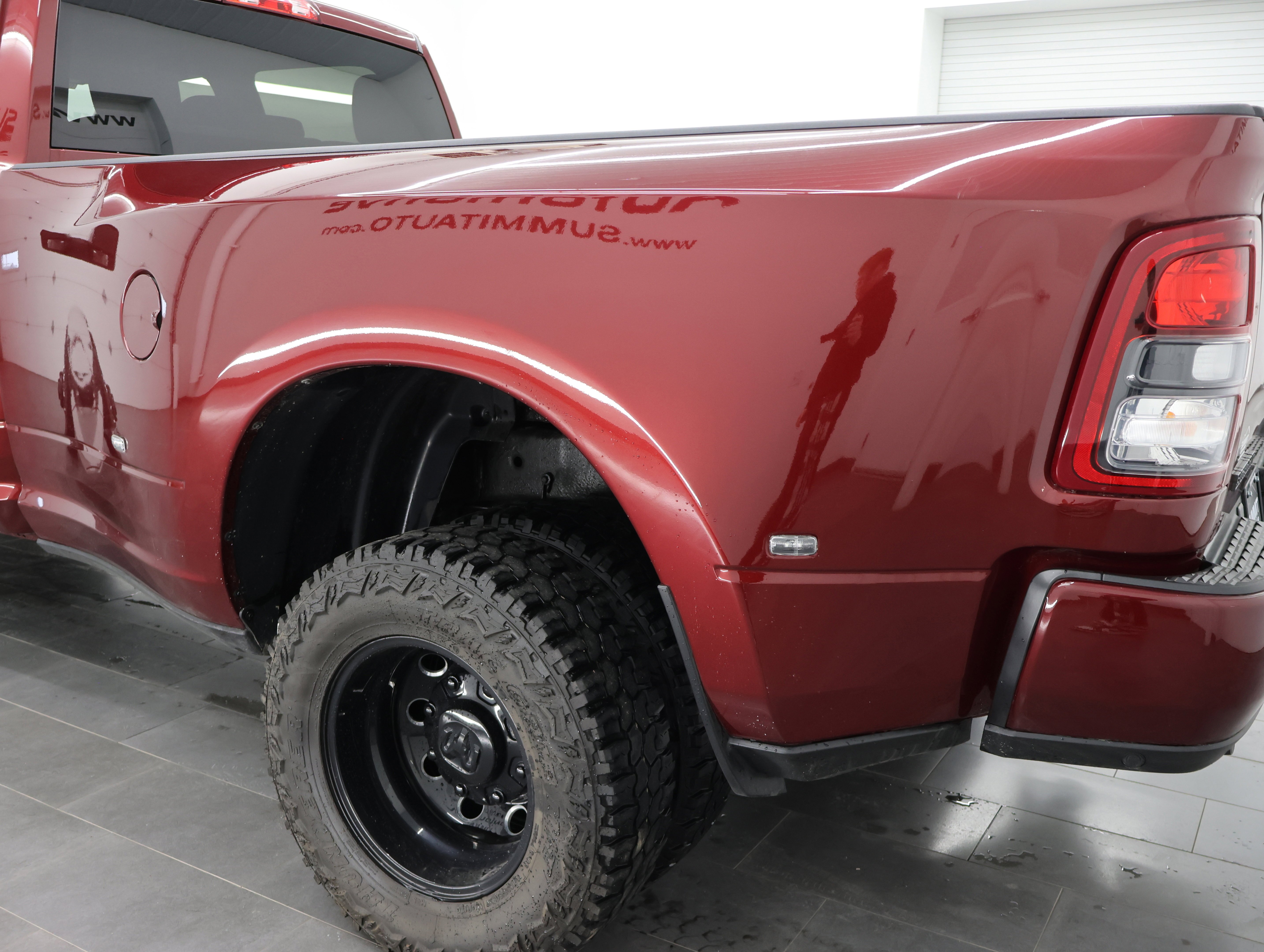 Used 2023 Delmonico Red Pearlcoat Ram 4x4 Crew Cab Big Horn DRW: CREW-LONG-DRW-BIG HORN LVL 1-NIGHT-6.7L DIESEL-NAV-4WD-1 OWNER image 29
