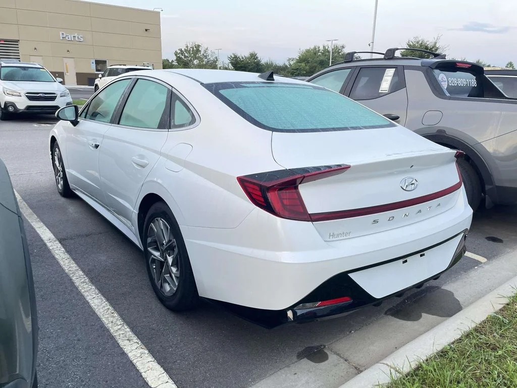 Used 2021 Quartz White Hyundai SEL image 3