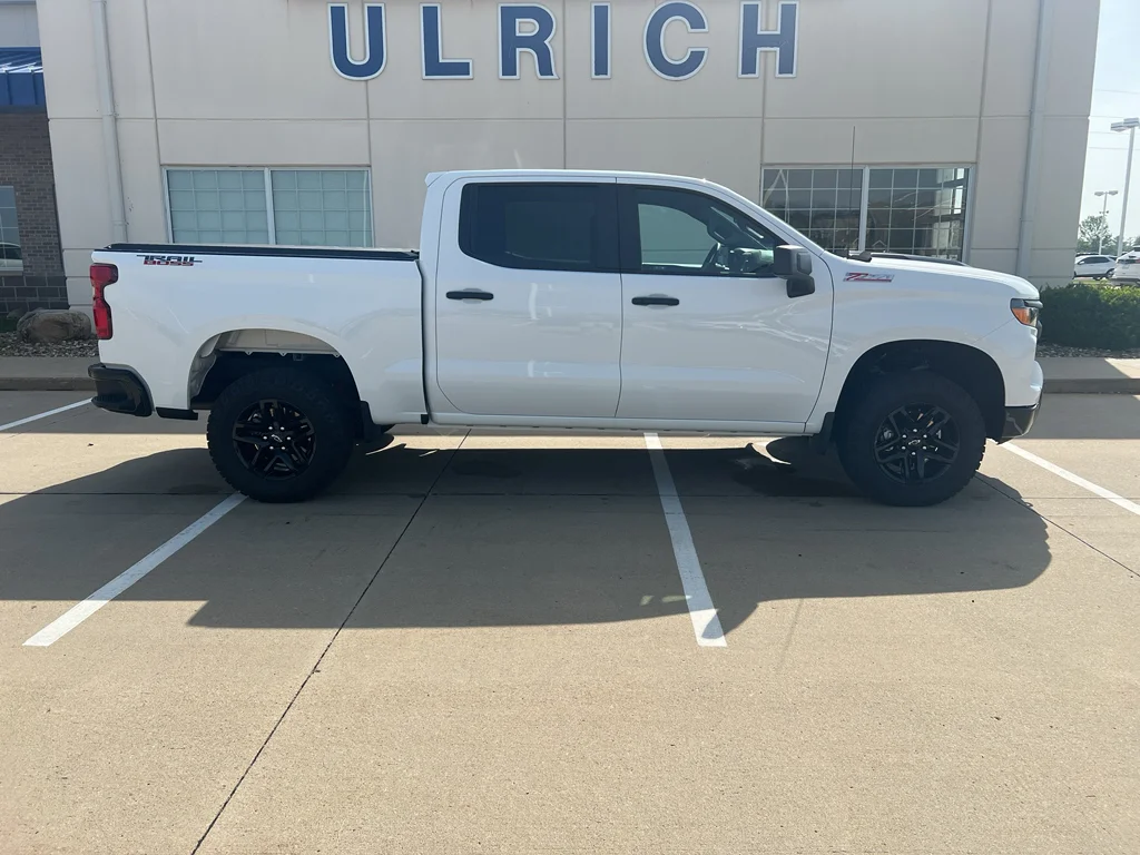 Used 2022 Summit White Chevrolet Custom Trail Boss image 10