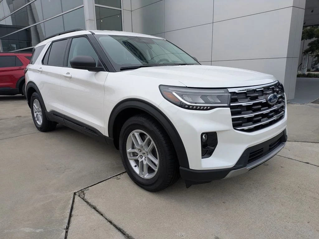 New 2026 Star White Metallic Tri-Coat Ford Active image 2