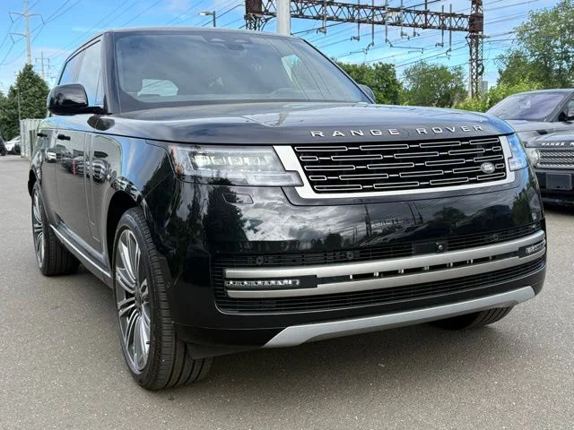 New 2026 Santorini Black Land Rover SE image 10