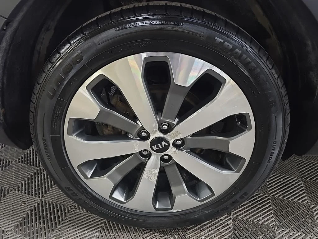Used 2020 Silver Kia S image 16
