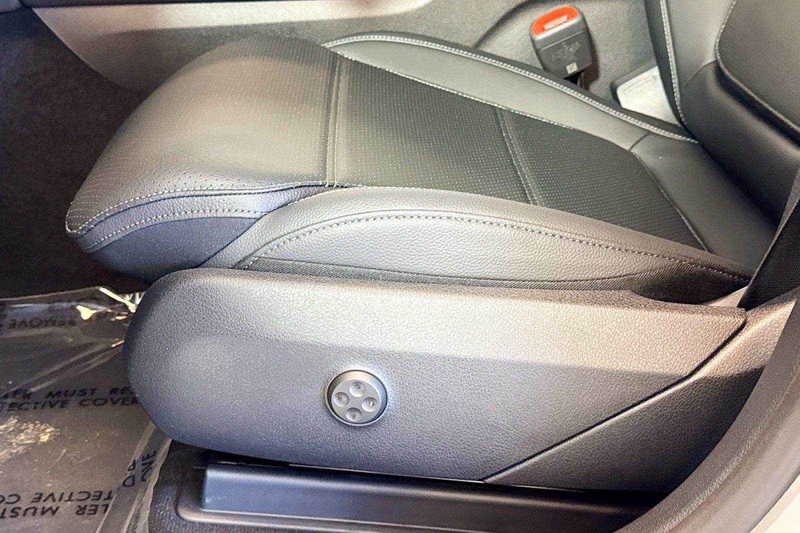 New 2026 Manufaktur Alpine Grey Mercedes-Benz GLC 300 image 17
