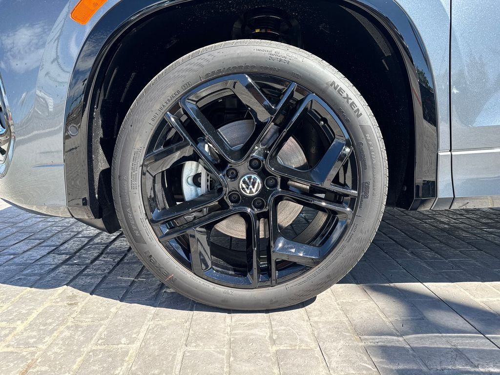 New 2026 Platinum Gray Metallic Volkswagen SE R-Line Black image 26
