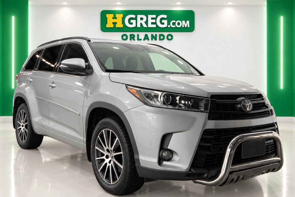 Used 2017 Celestial Silver Metallic Toyota SE image 3