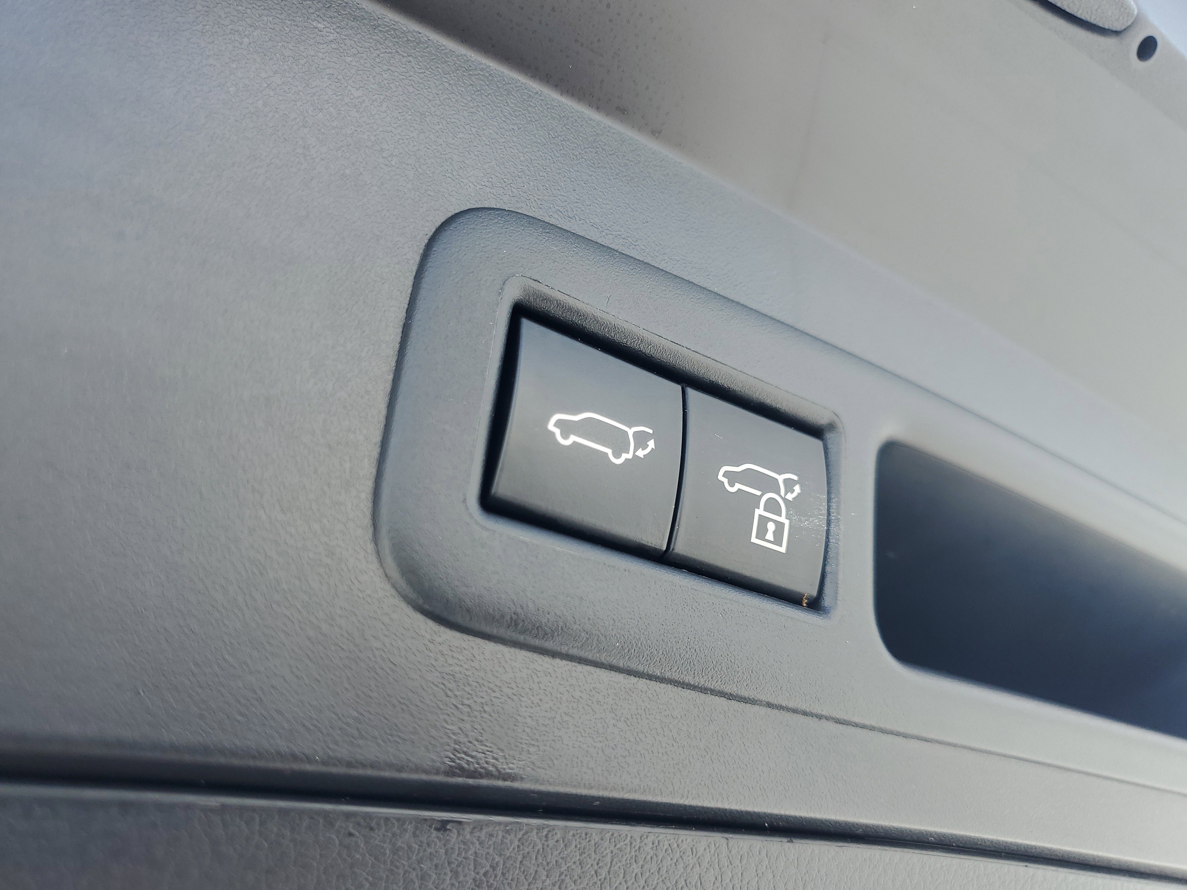 Certified Used 2022 White Pearl Lexus UX 200 image 9