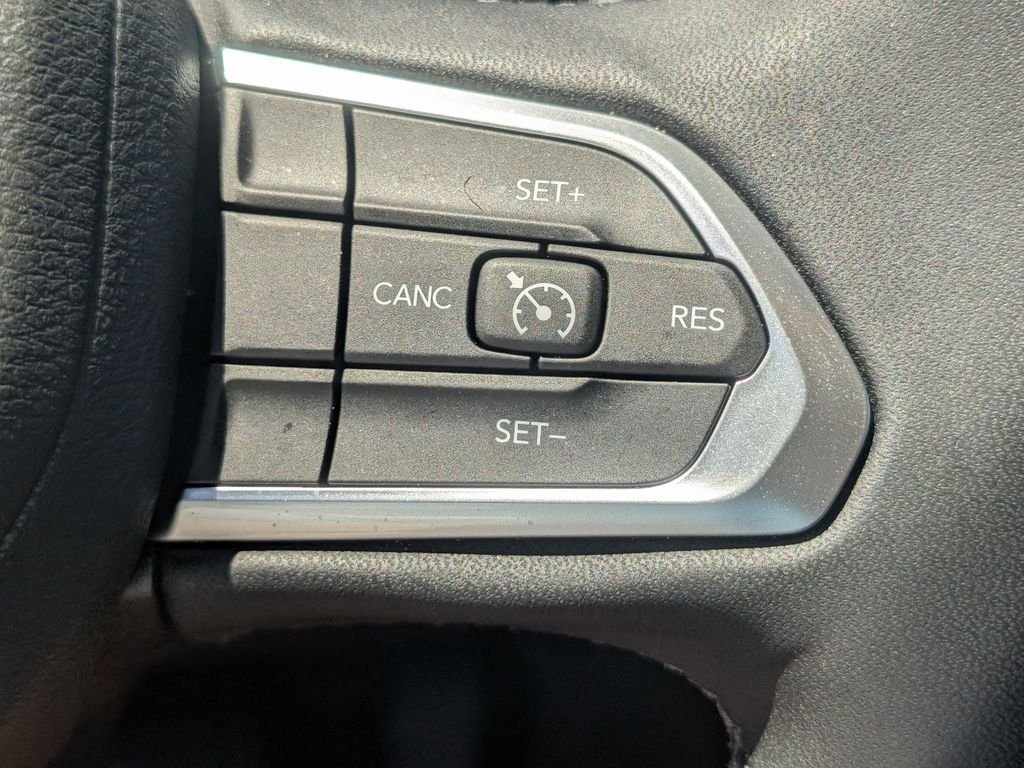 Used 2025 White Jeep Latitude image 24