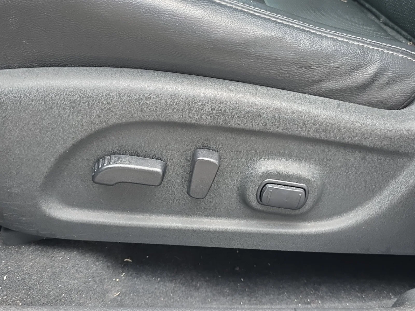 Used 2021 Gray Nissan SL image 26
