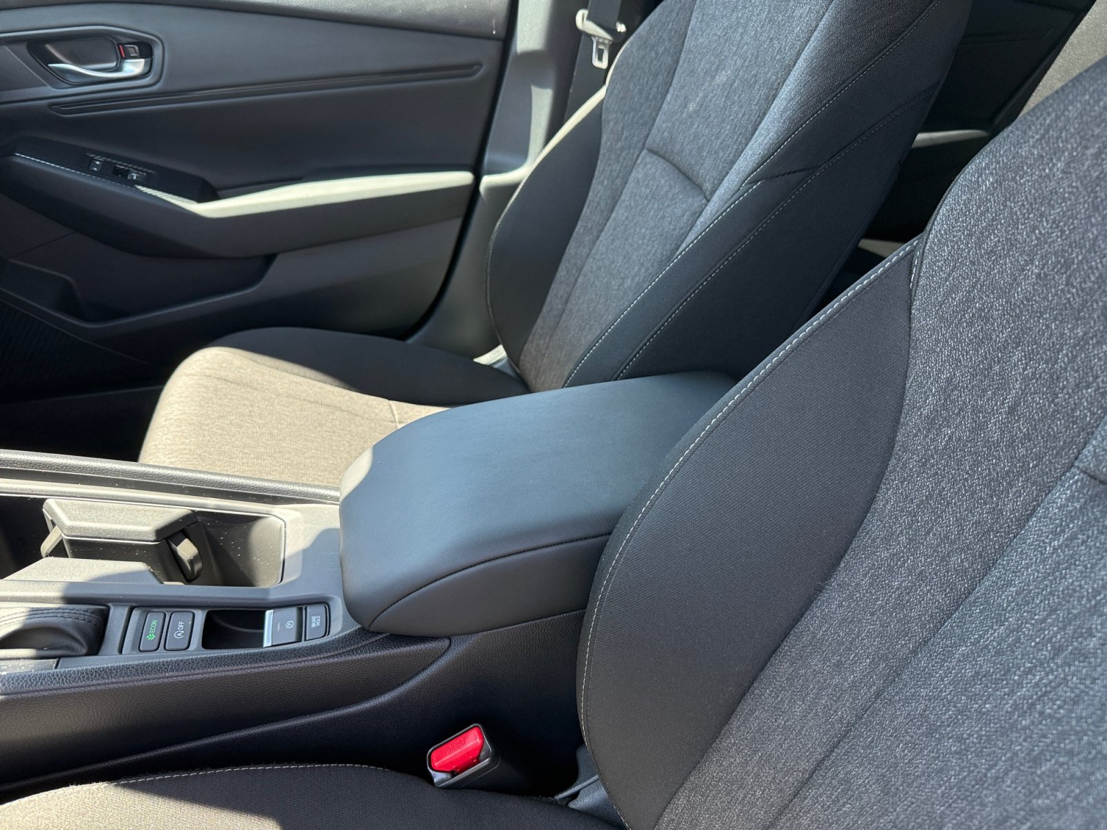 Used 2025 White Honda SE image 14