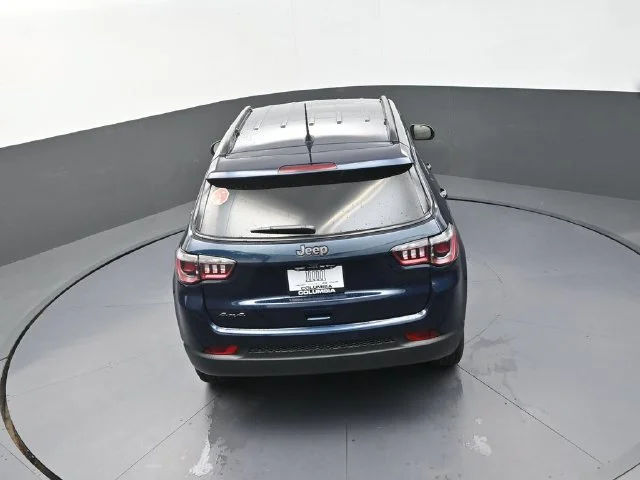 New 2026 Fathom Blue Pearl-Coat Exterior Paint Jeep Latitude image 15