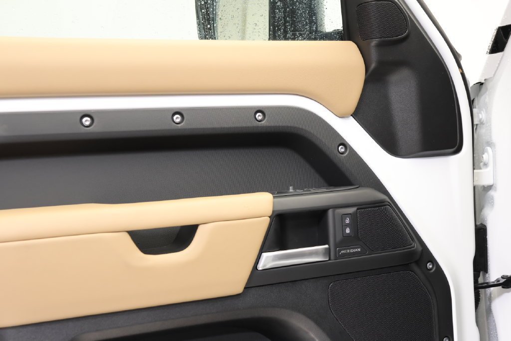 New 2026 Fuji White LAND ROVER S image 27