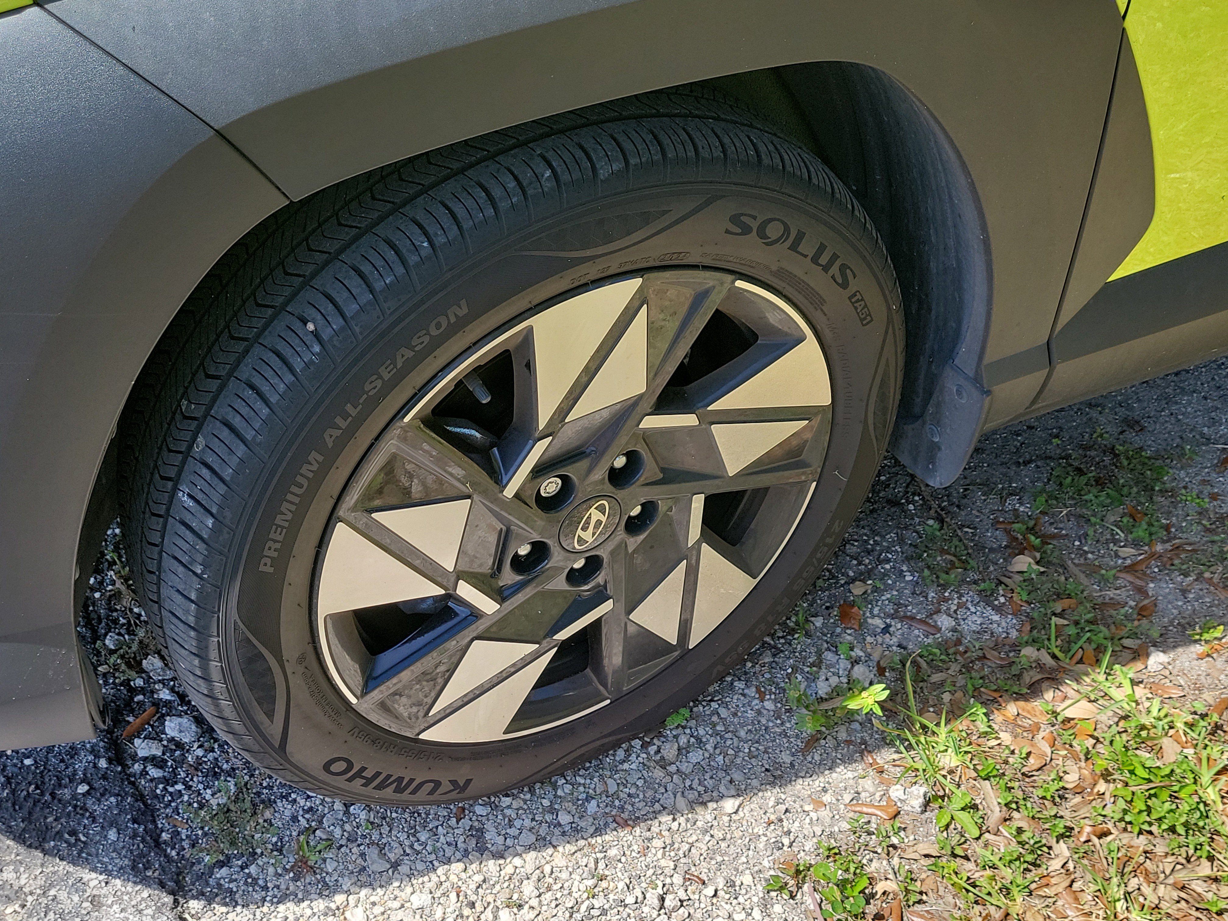Used 2024 Neoteric Yellow Hyundai SEL image 4