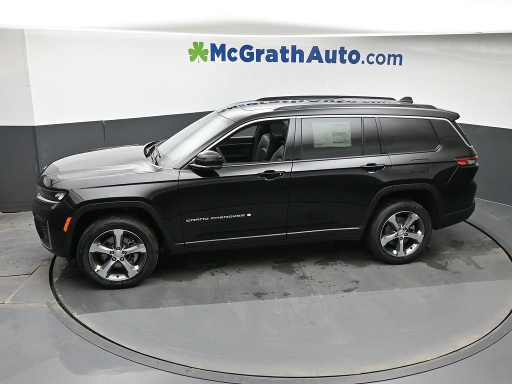 New 2026 Diamond Black Crystal Pearlcoat Jeep Limited image 24