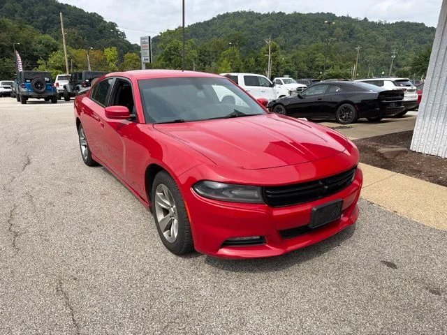 Used 2015 Red Dodge SXT image 3
