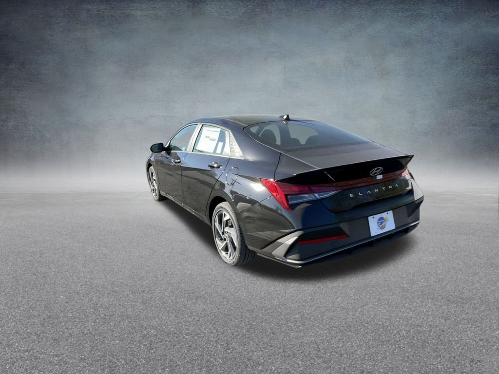 2025 Hyundai Elantra Blue - Photo 18