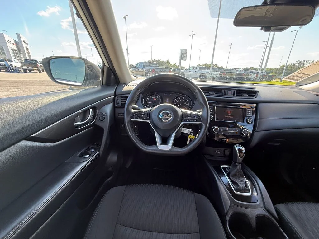 Used 2019 White Nissan S image 9