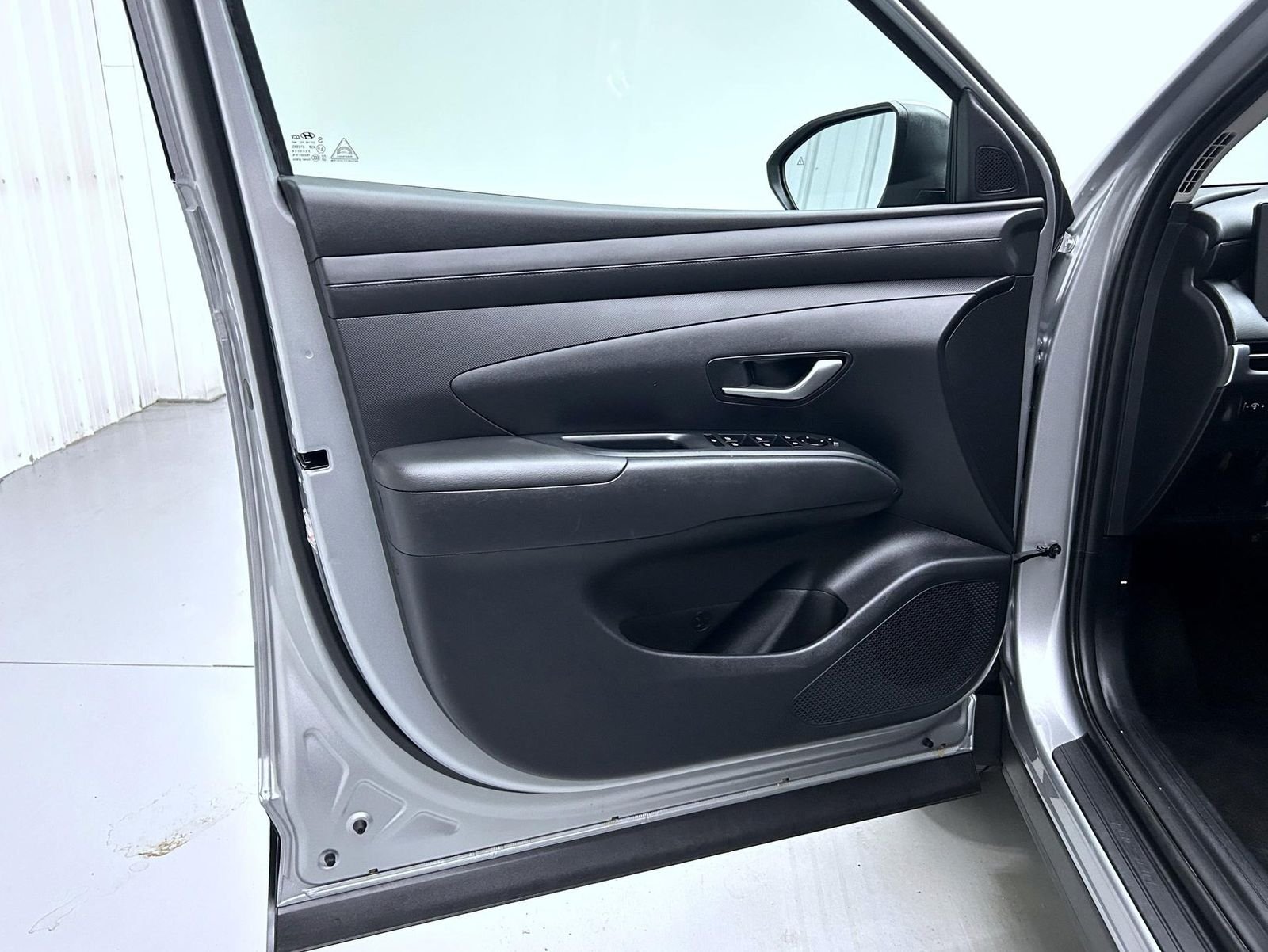 Used 2025 Silver Hyundai SEL image 9