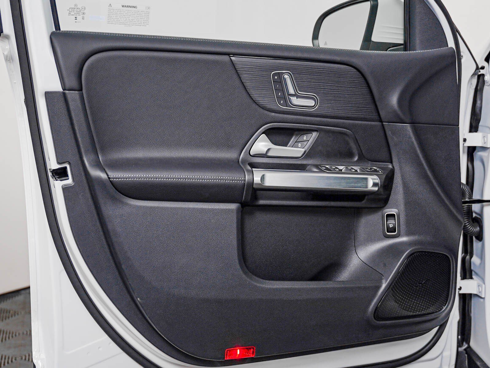 New 2026 Polar White Mercedes-Benz GLB 250 image 20