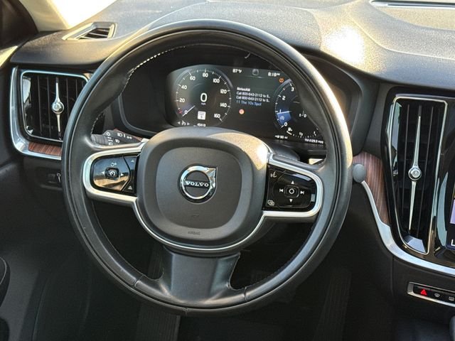 Used 2021  Volvo T5 Momentum image 12