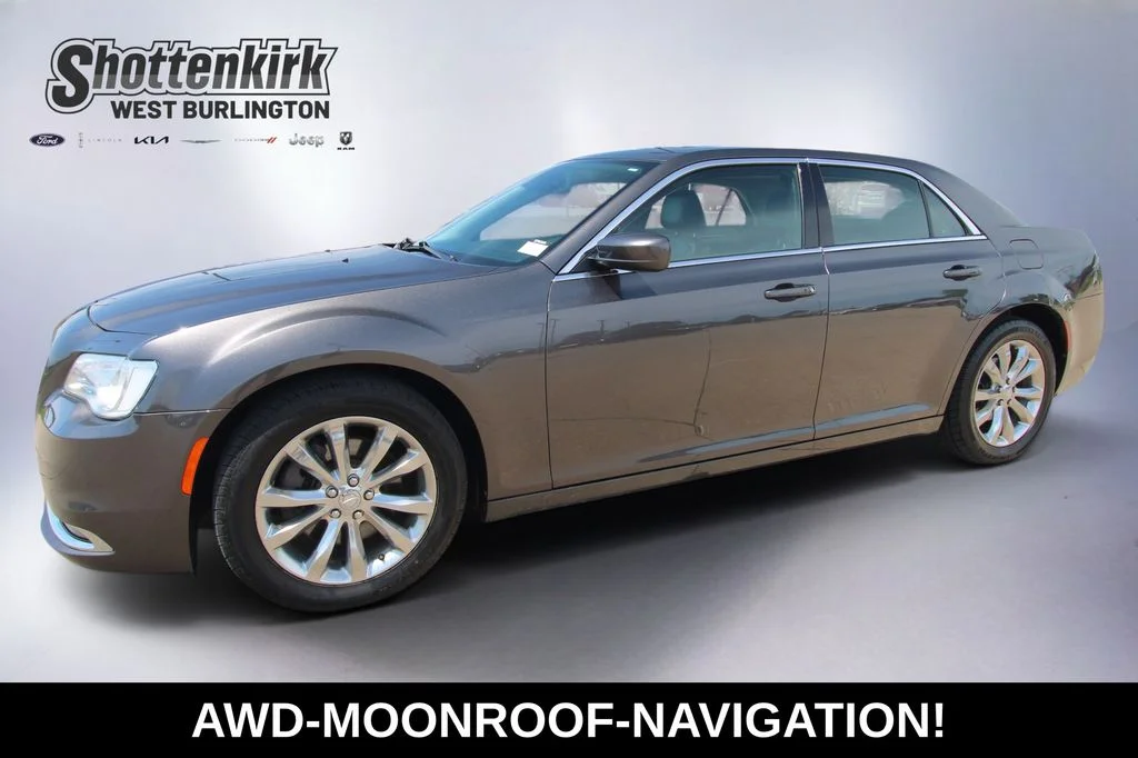 Used 2017 Gray Chrysler Limited image 1