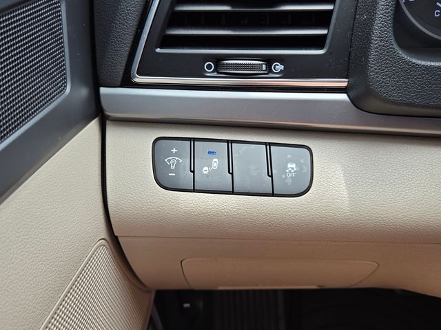 Certified Used 2018 Red Hyundai Limited image 20