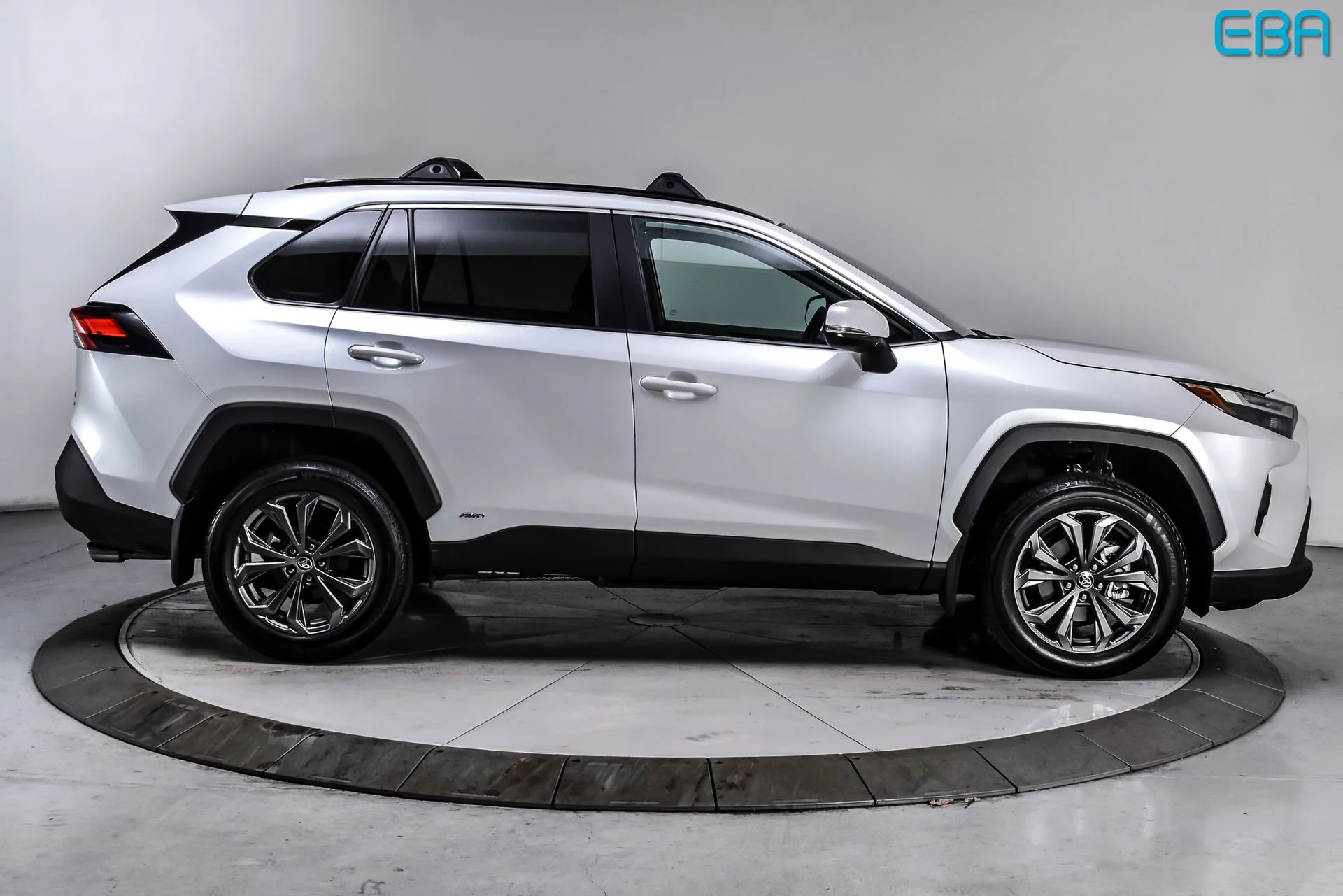 Used 2025 Pearl Toyota XLE Premium image 7