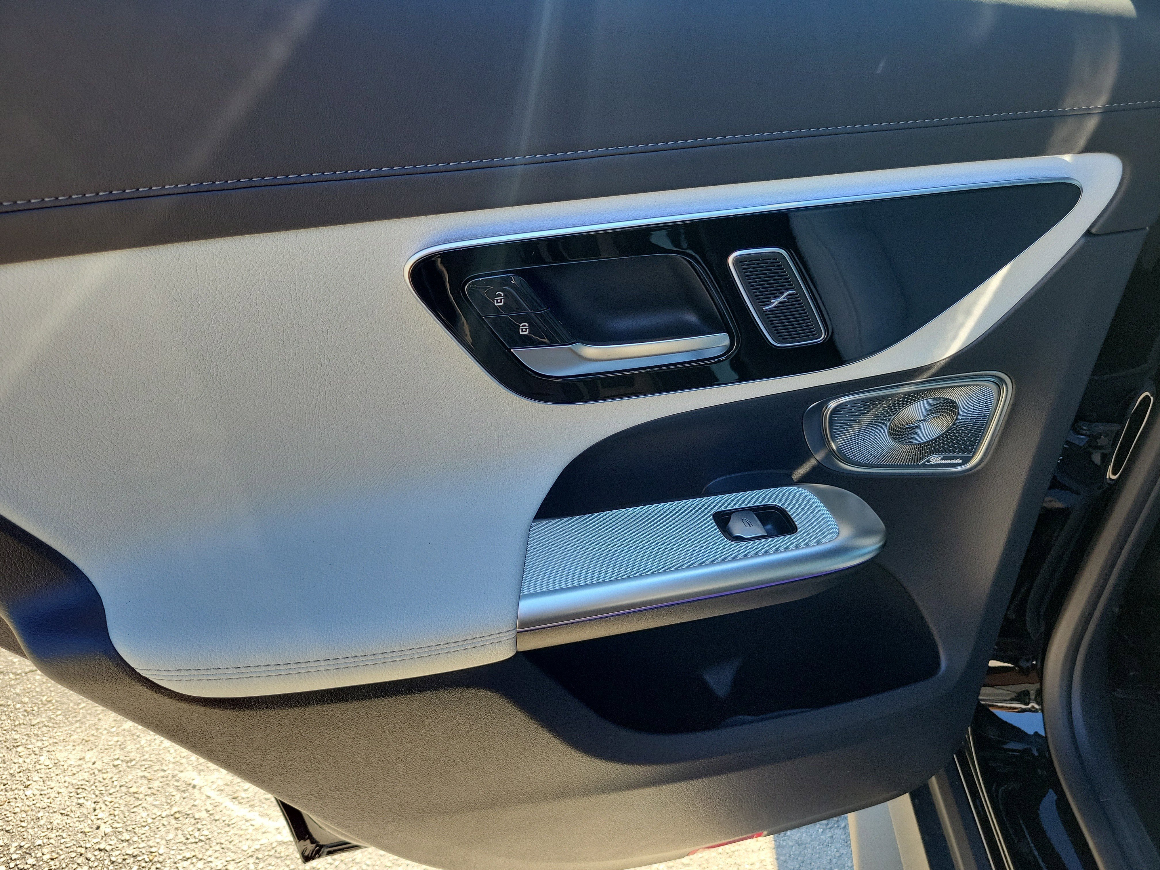 New 2026 Black Mercedes-Benz GLC 300 image 38