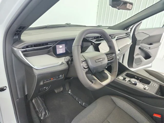 New 2026 Bright White Clear-Coat Exterior Paint Jeep Laredo image 18