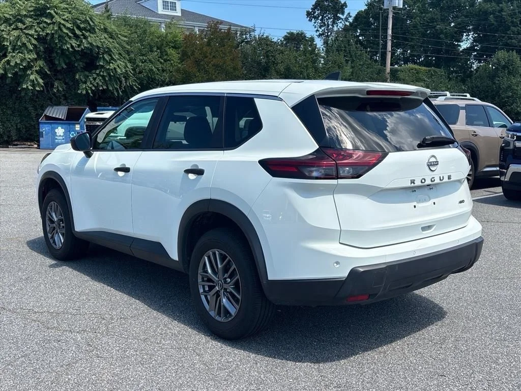 Used 2024 White Nissan S image 24
