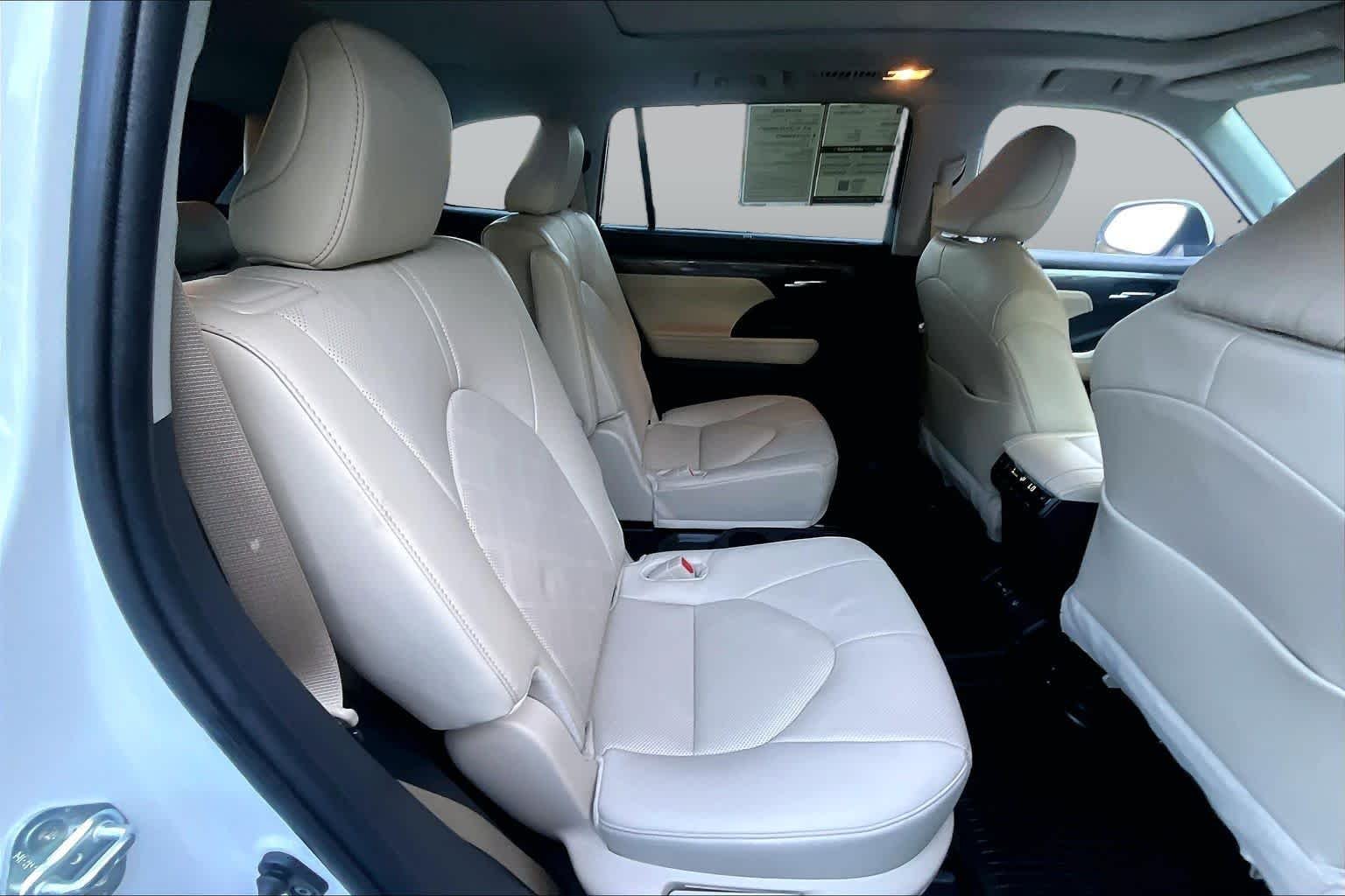 Used 2024 Wind Chill Pearl Toyota Platinum image 18