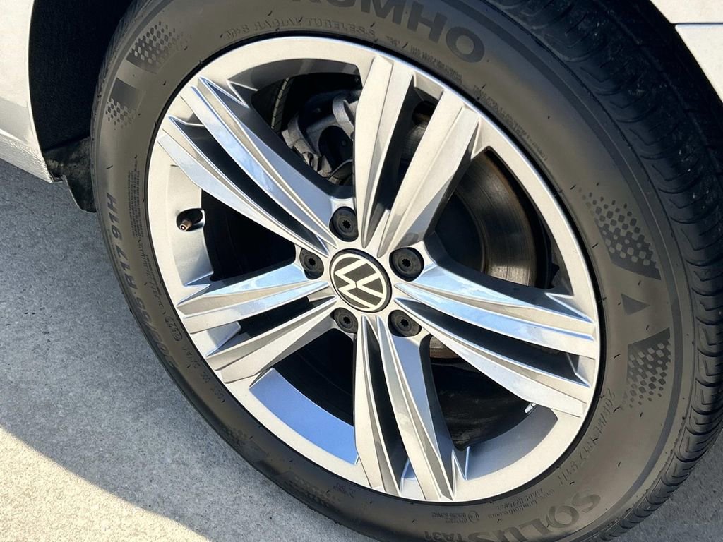 Used 2024 Silver Volkswagen SE image 12