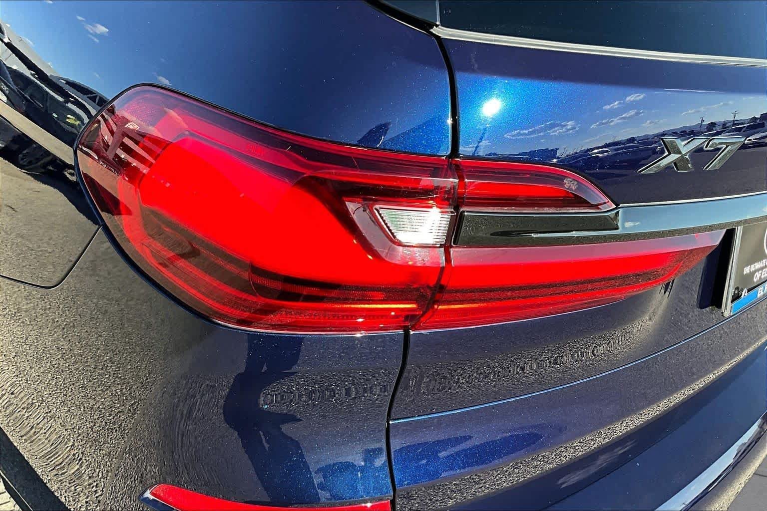Used 2021 Tanzanite Blue II Metallic BMW xDrive40i image 28